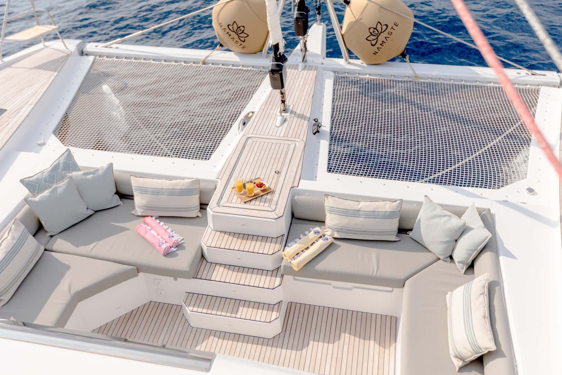 Foredeck lounge (sistership)