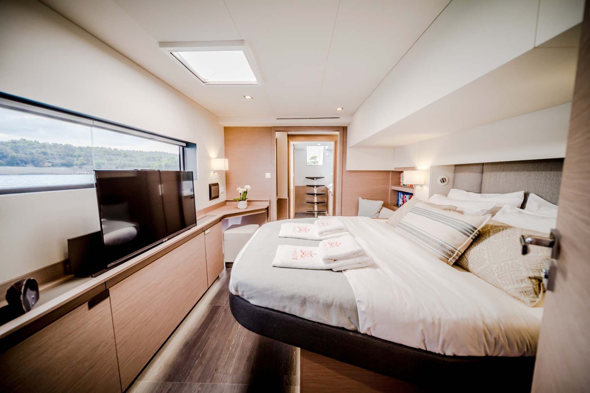 Master cabin (sistership)