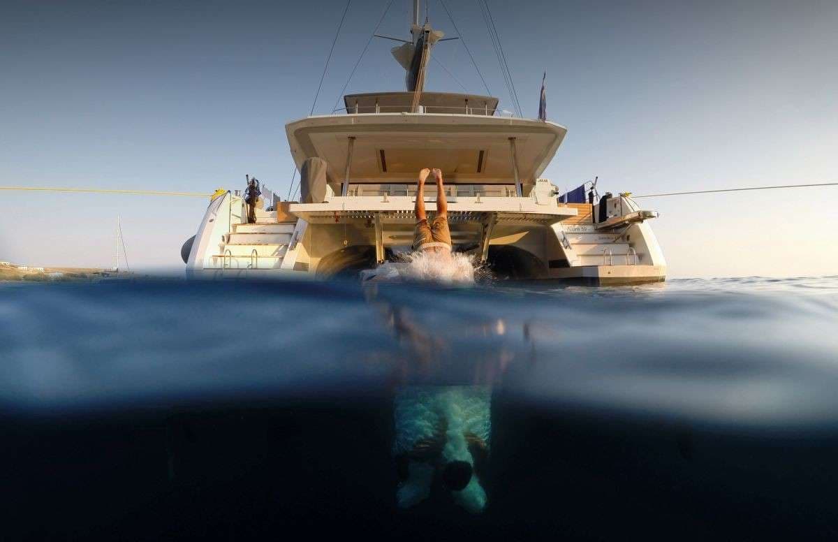 Aft deck with swimming platform
