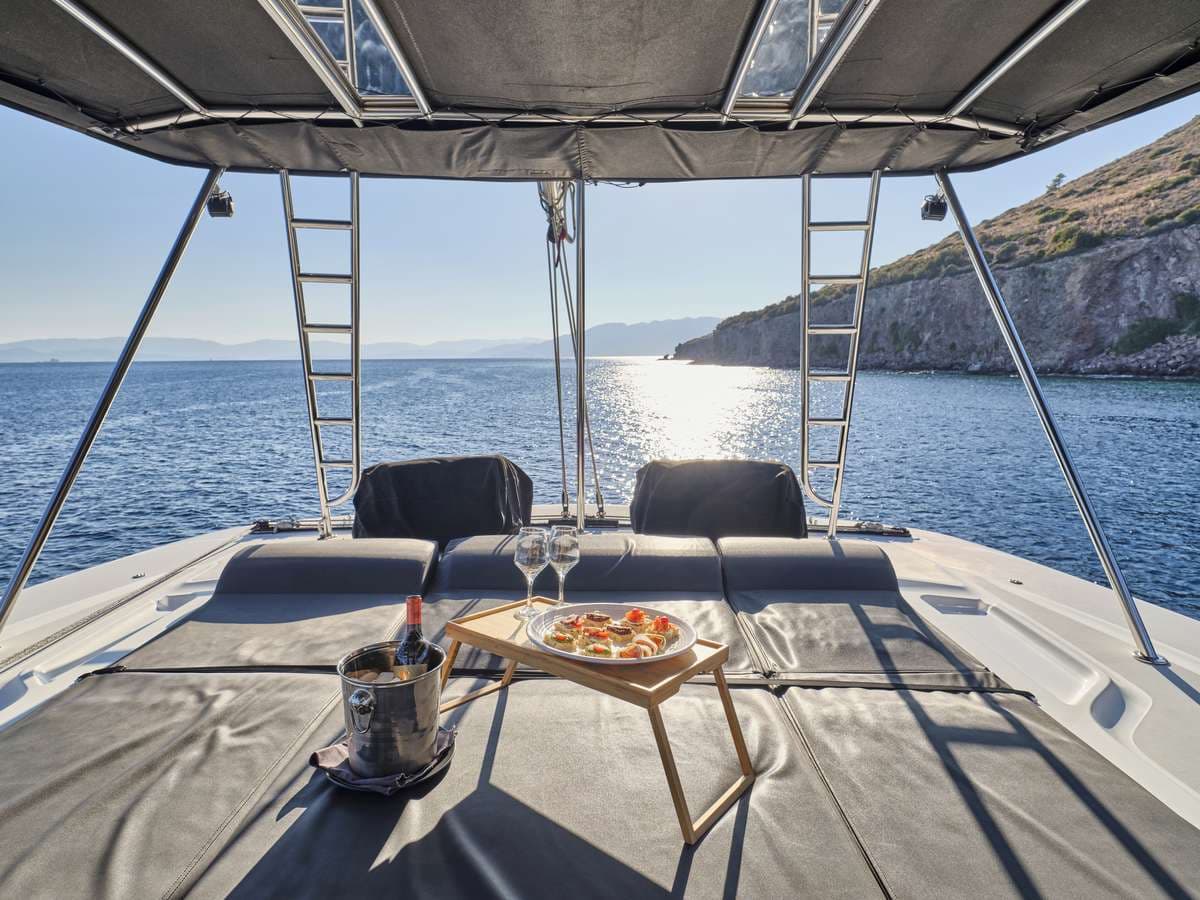 Flybridge lounge