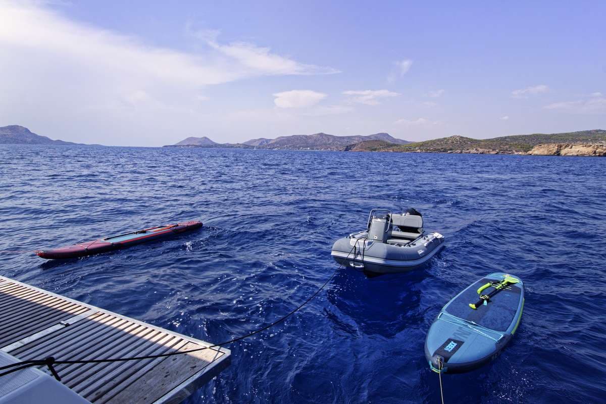 Aft deck with swimming platform