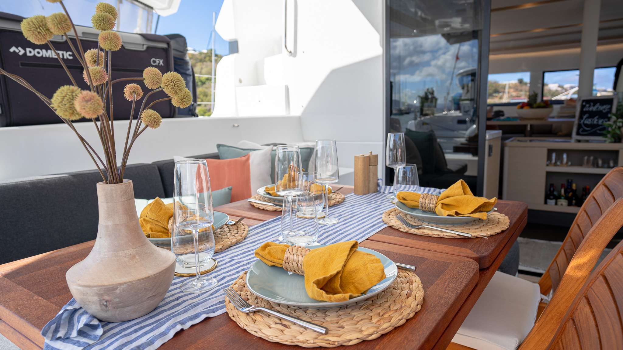 Al fresco cockpit dining