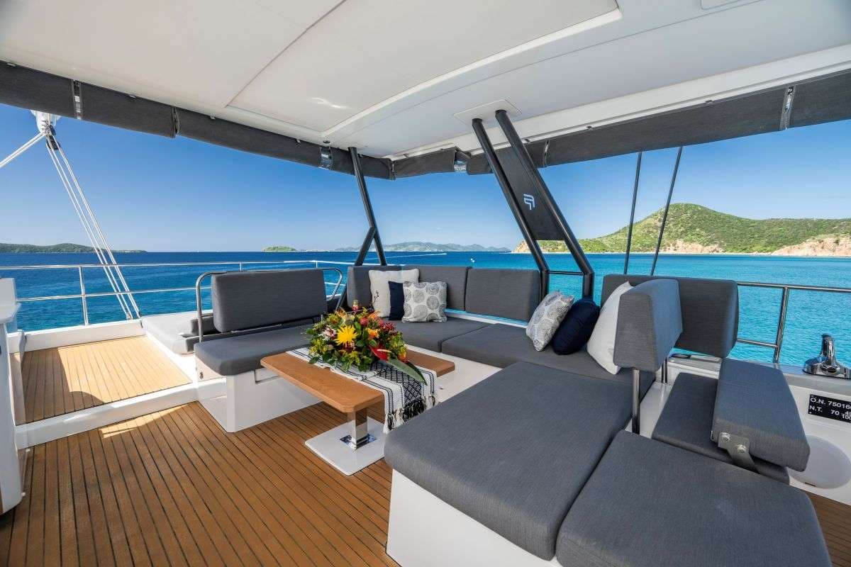 Seating area on the flybridge