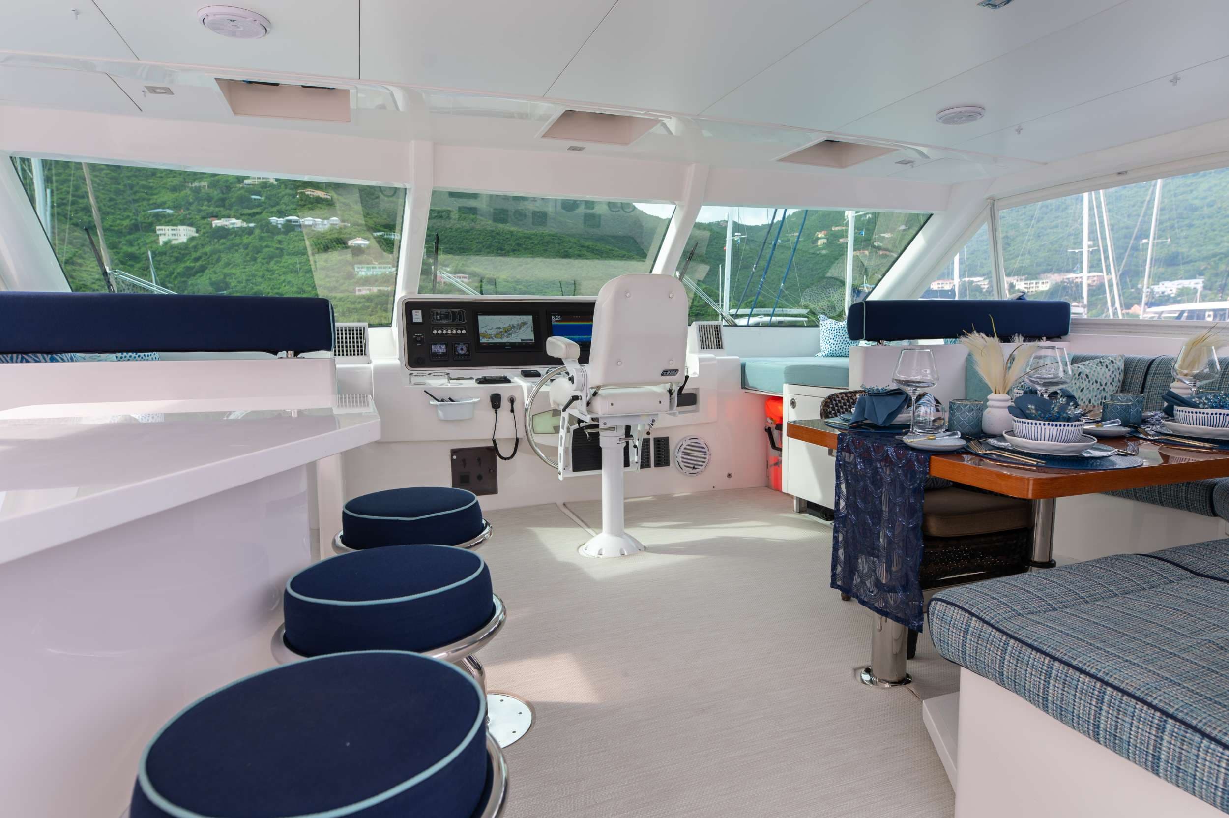 Flybridge with Wet/Day Head