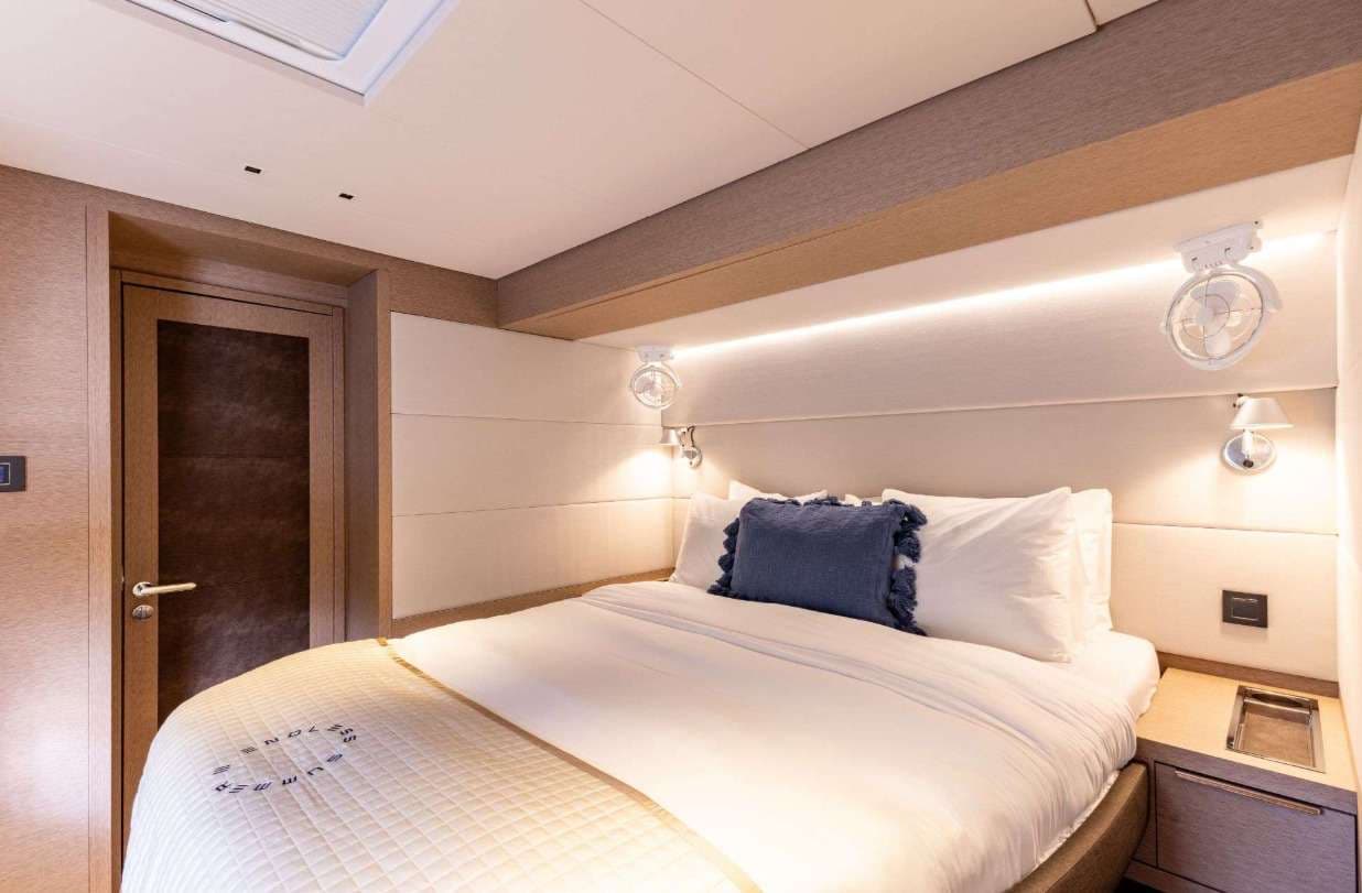 Queen guest cabin