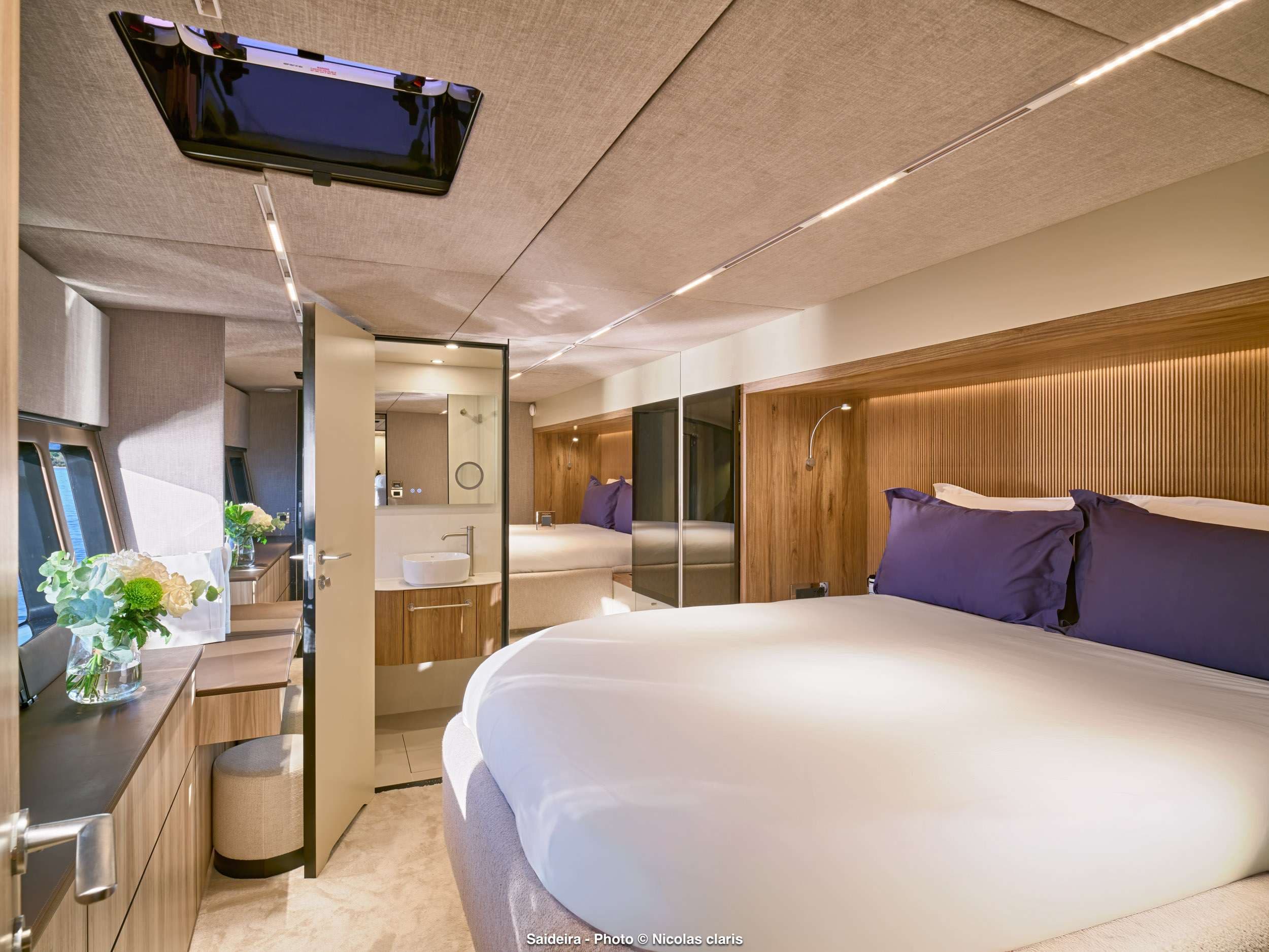 Moon 60 Hull 8 2025