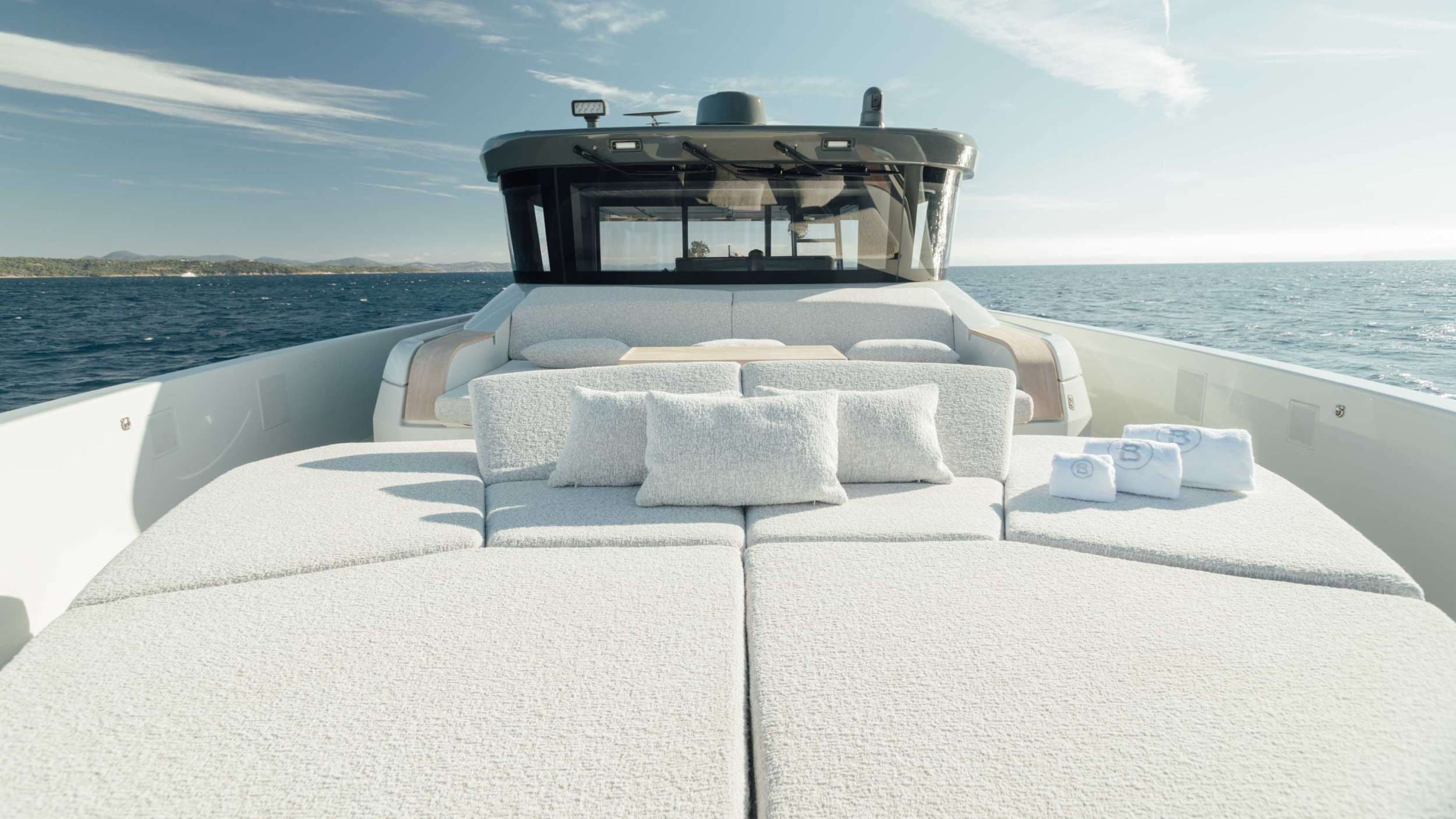 Bow sunpad