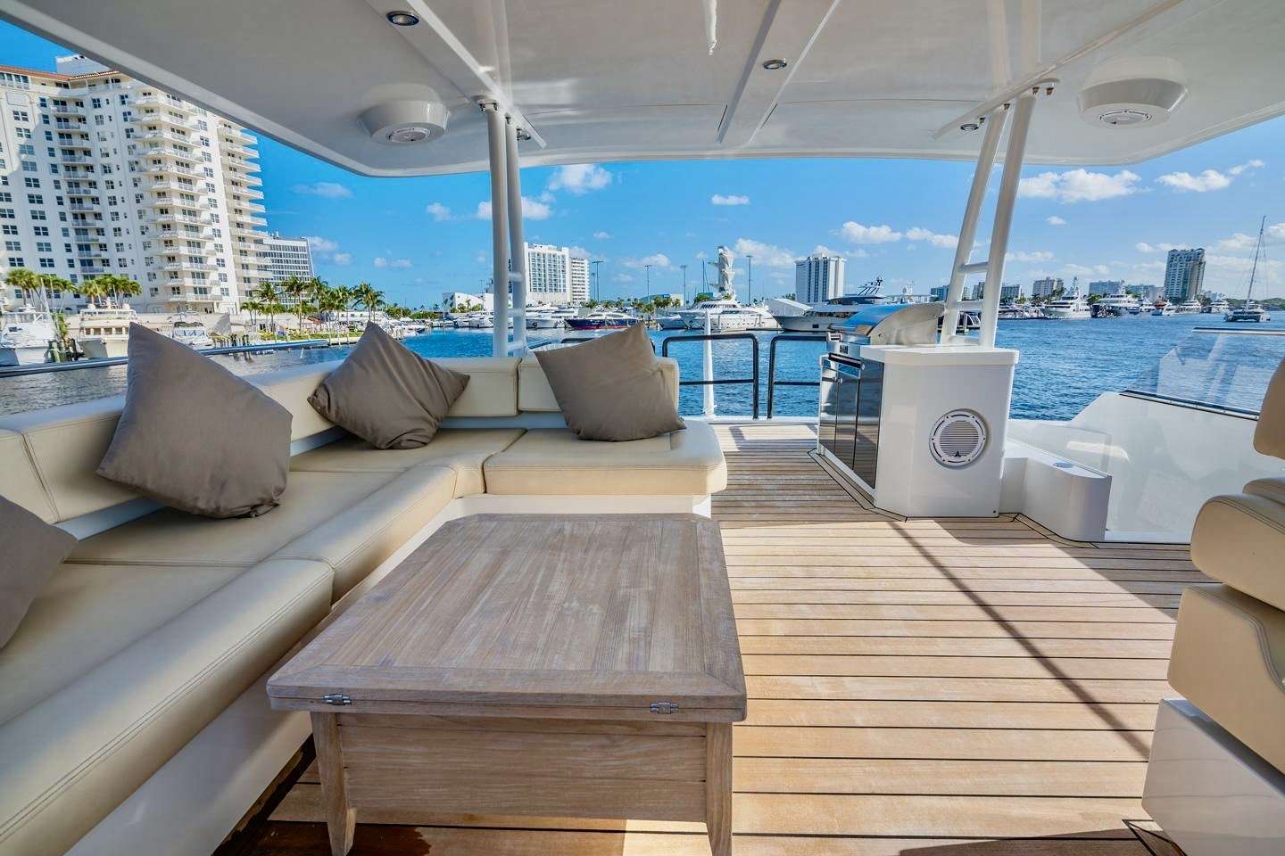 Flybridge Lounge