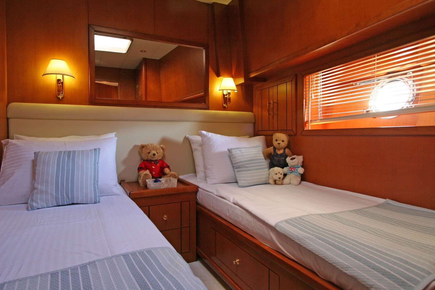 Port Twin Cabin