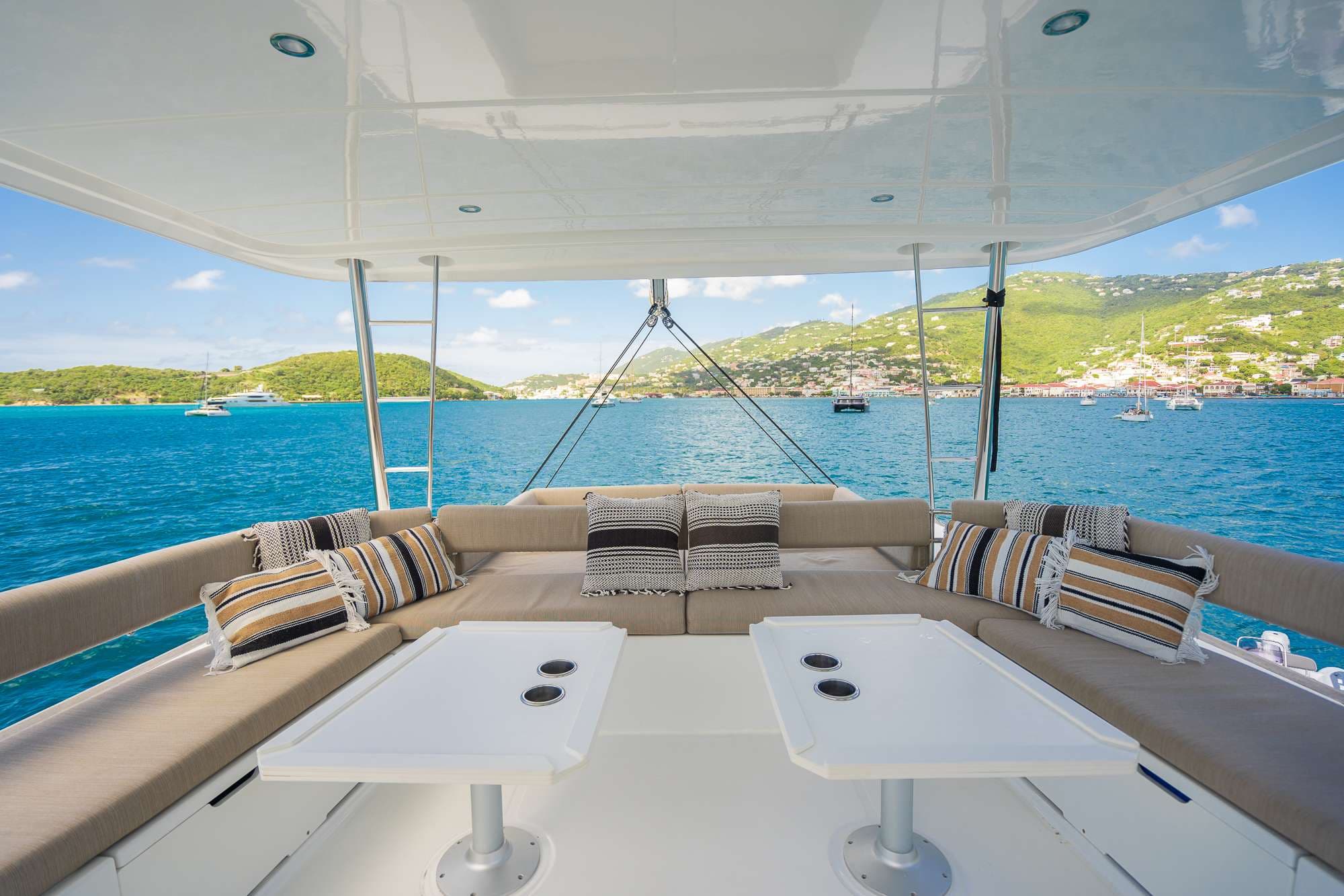 Flybridge lounge