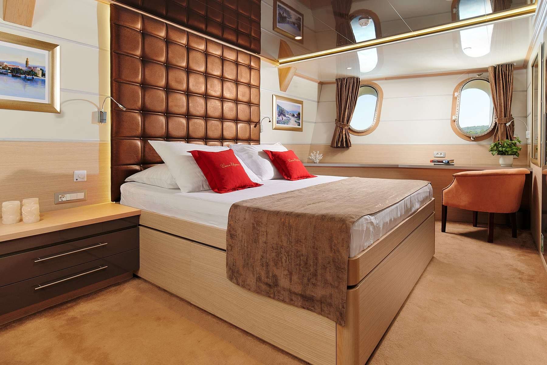 QUEEN ELEGANZA - Double cabin