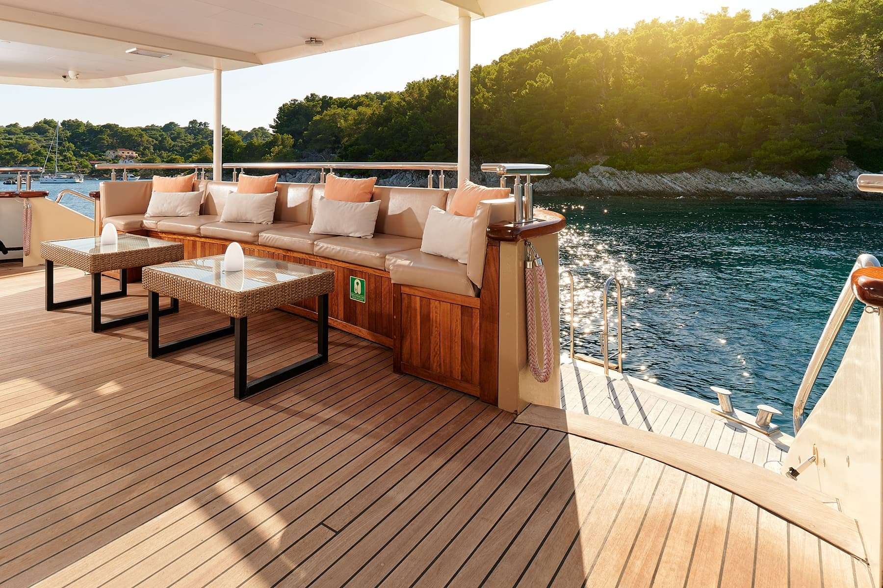 QUEEN ELEGANZA - Aft deck