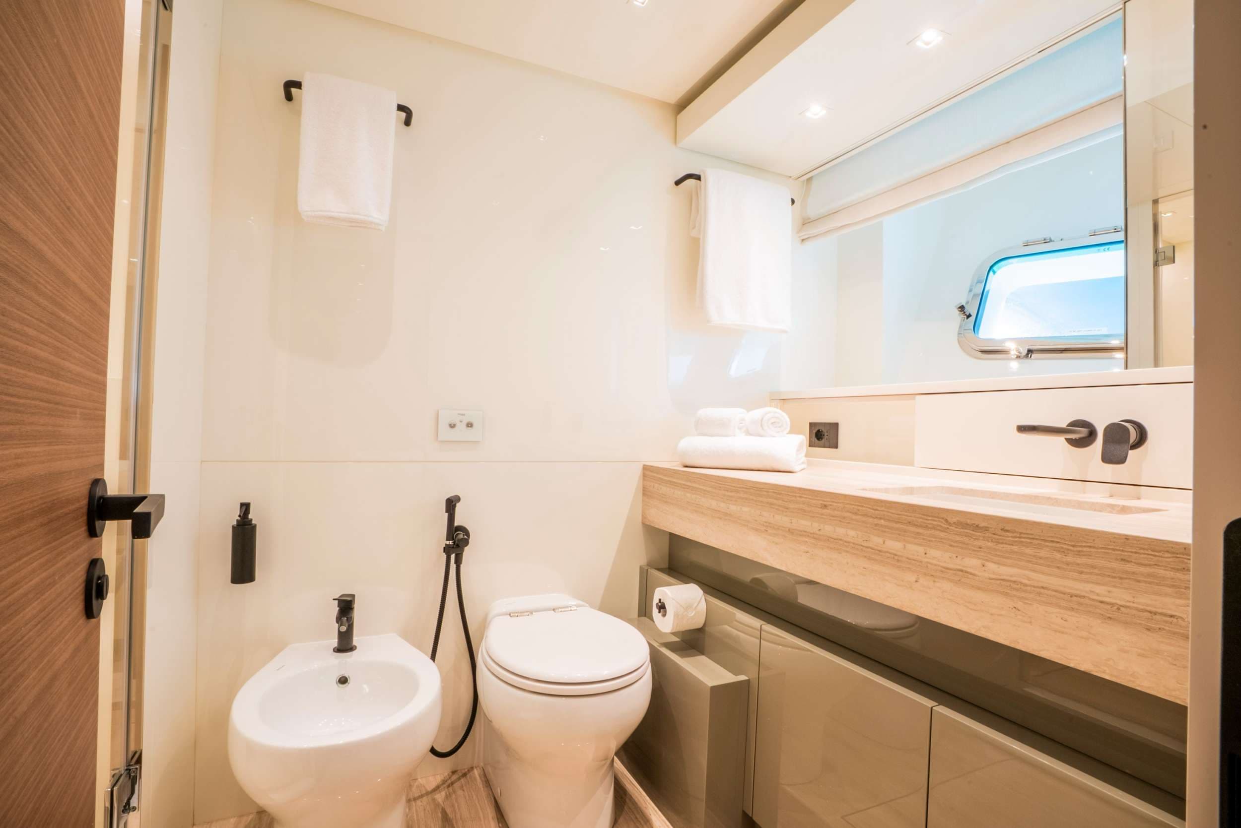 Double cabin bath