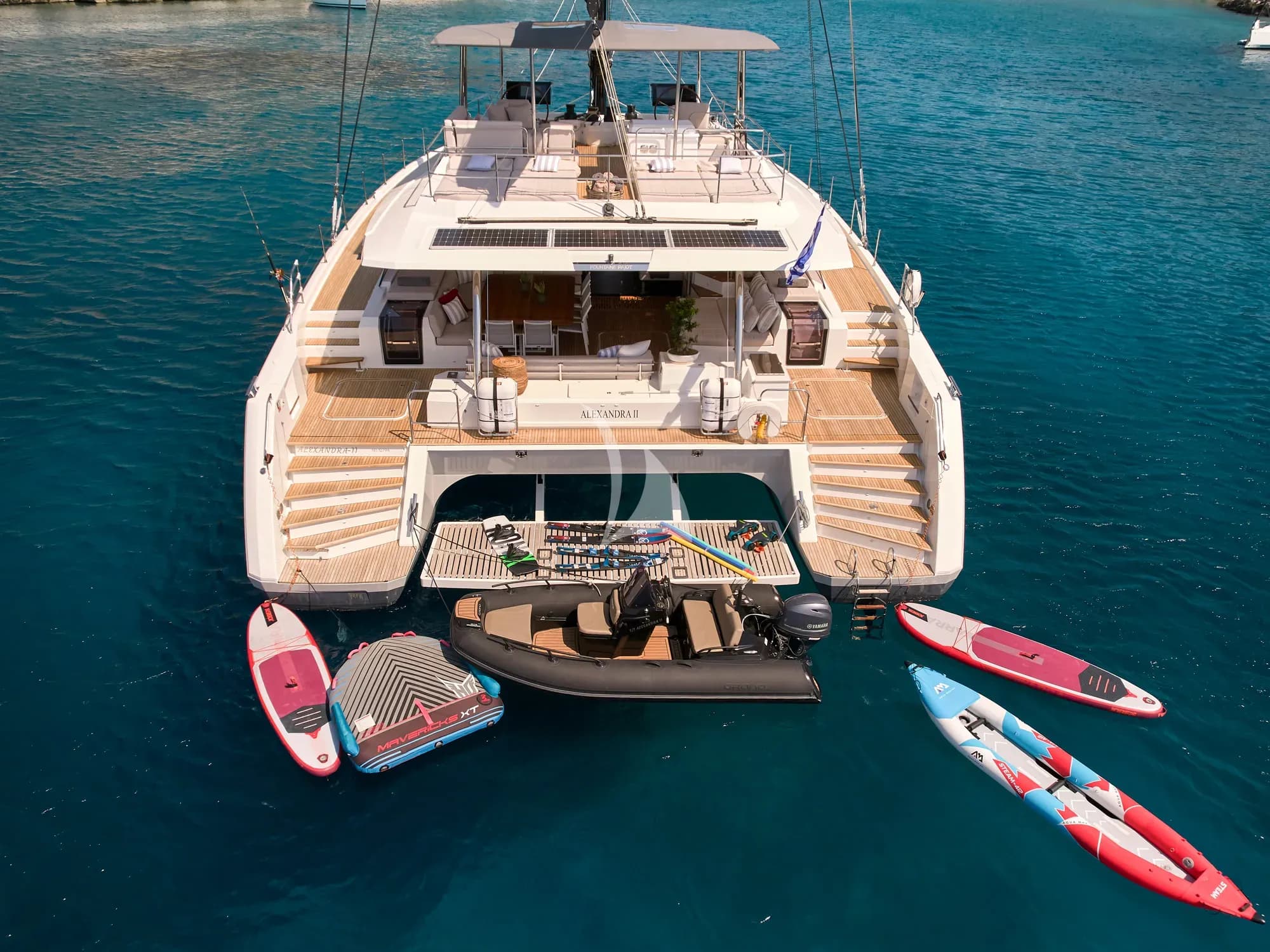 ALEXANDRA II – Exterior