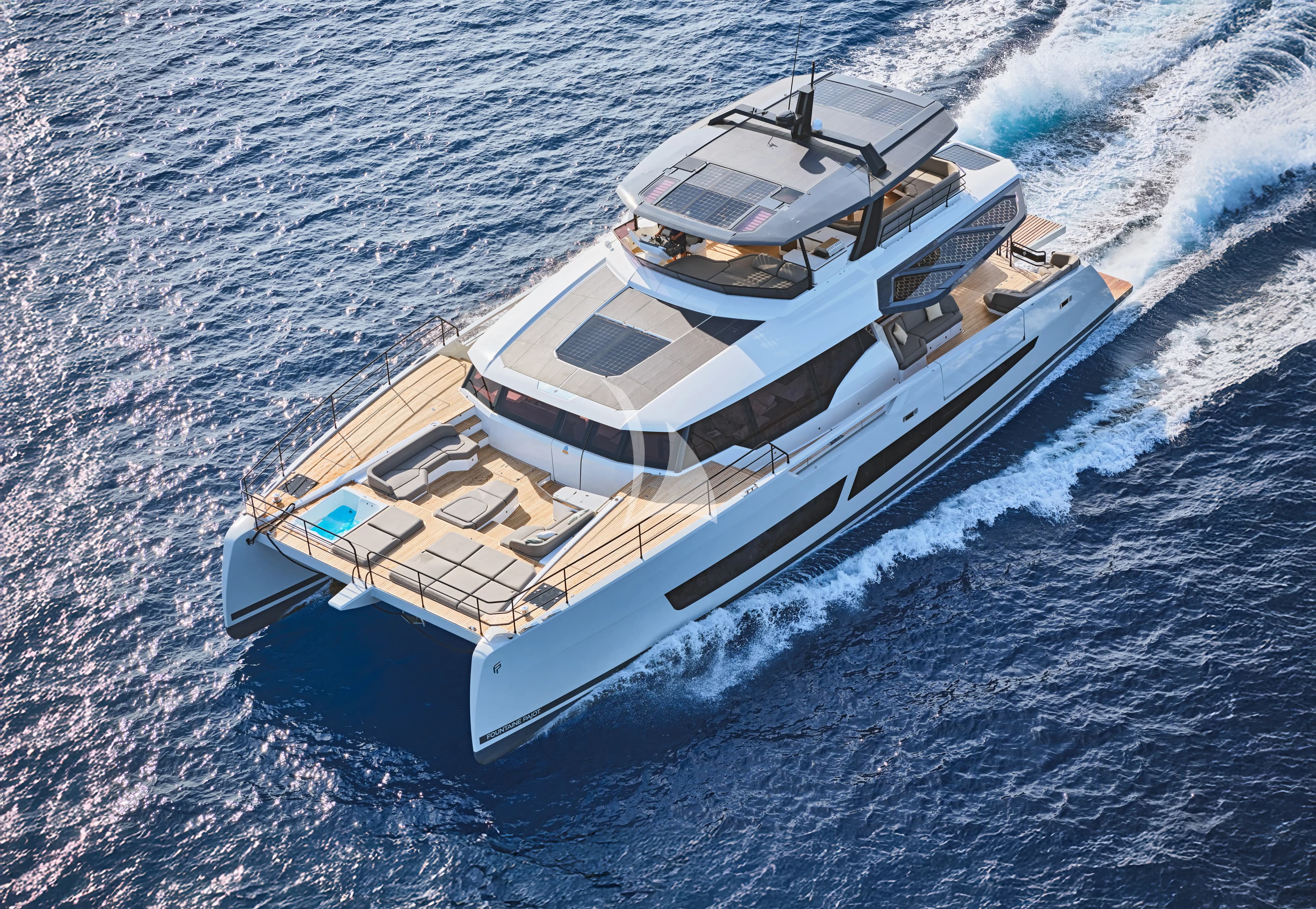 CHRISTAL MIO 80 – Exterior