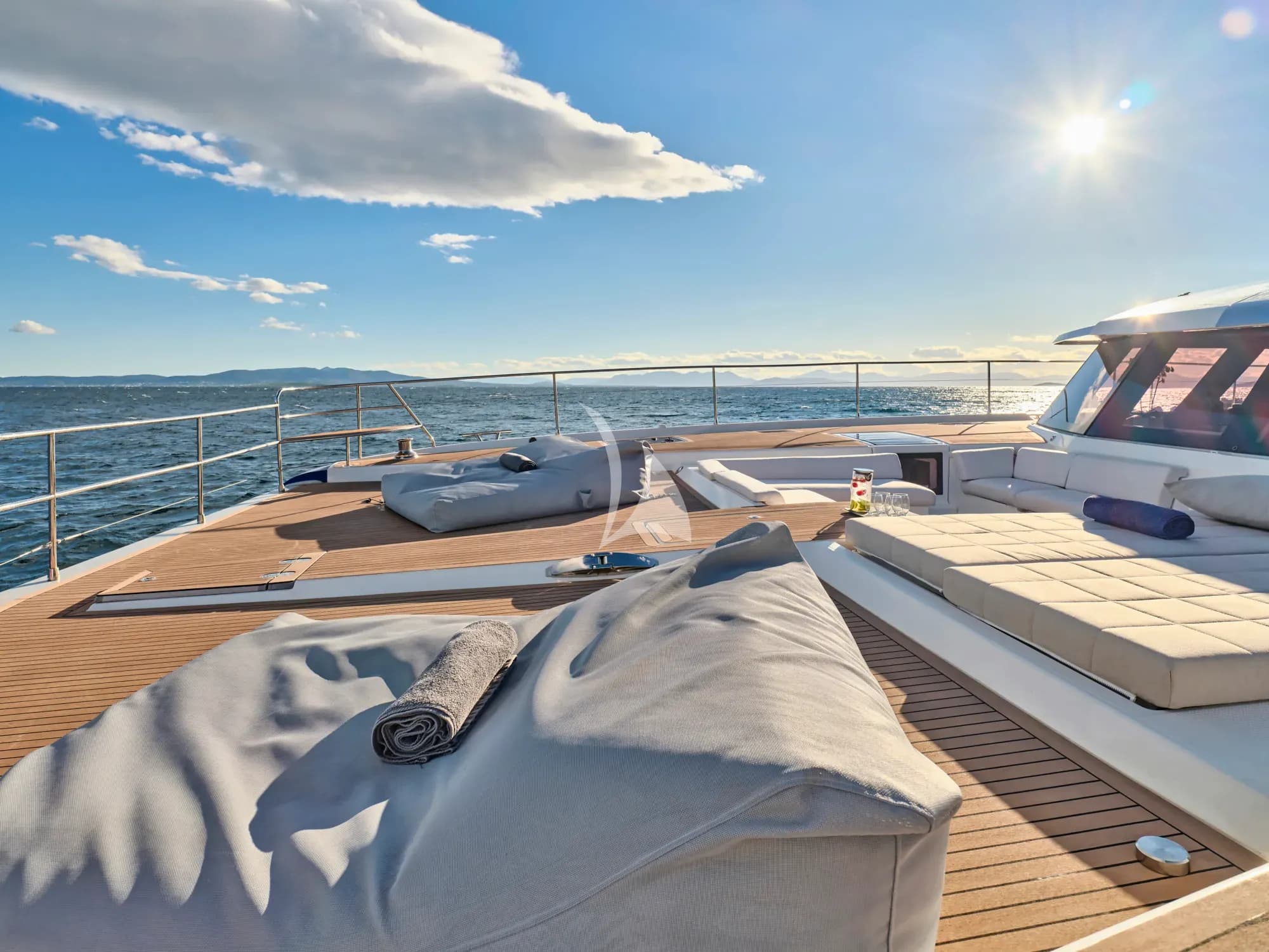 MAJESTY OF GREECE – Exterior