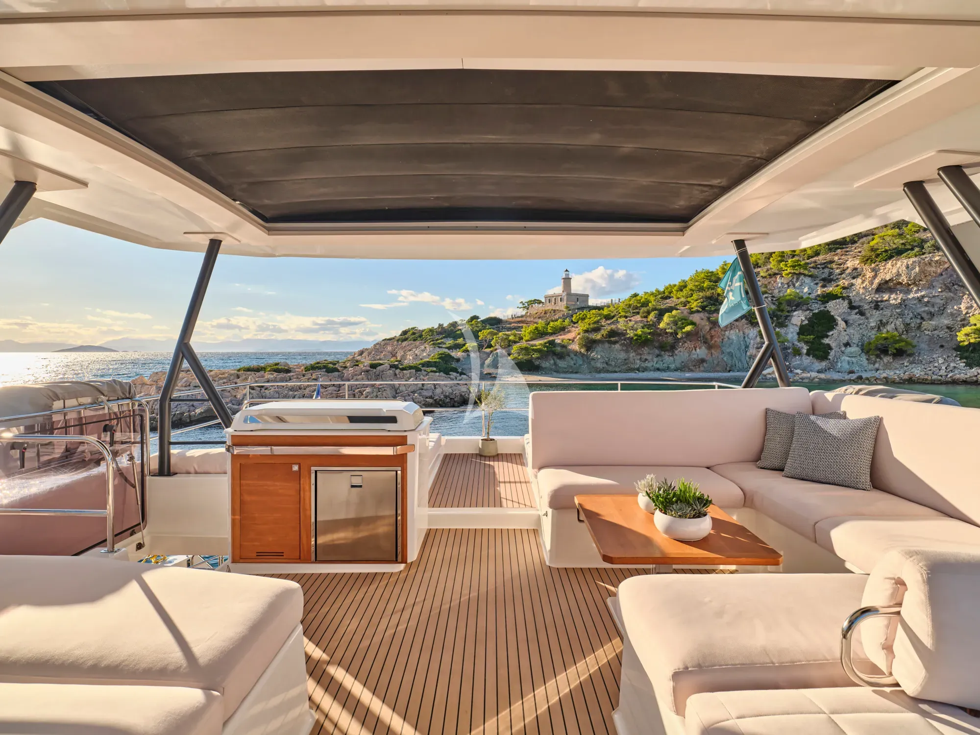 MAJESTY OF GREECE – Exterior