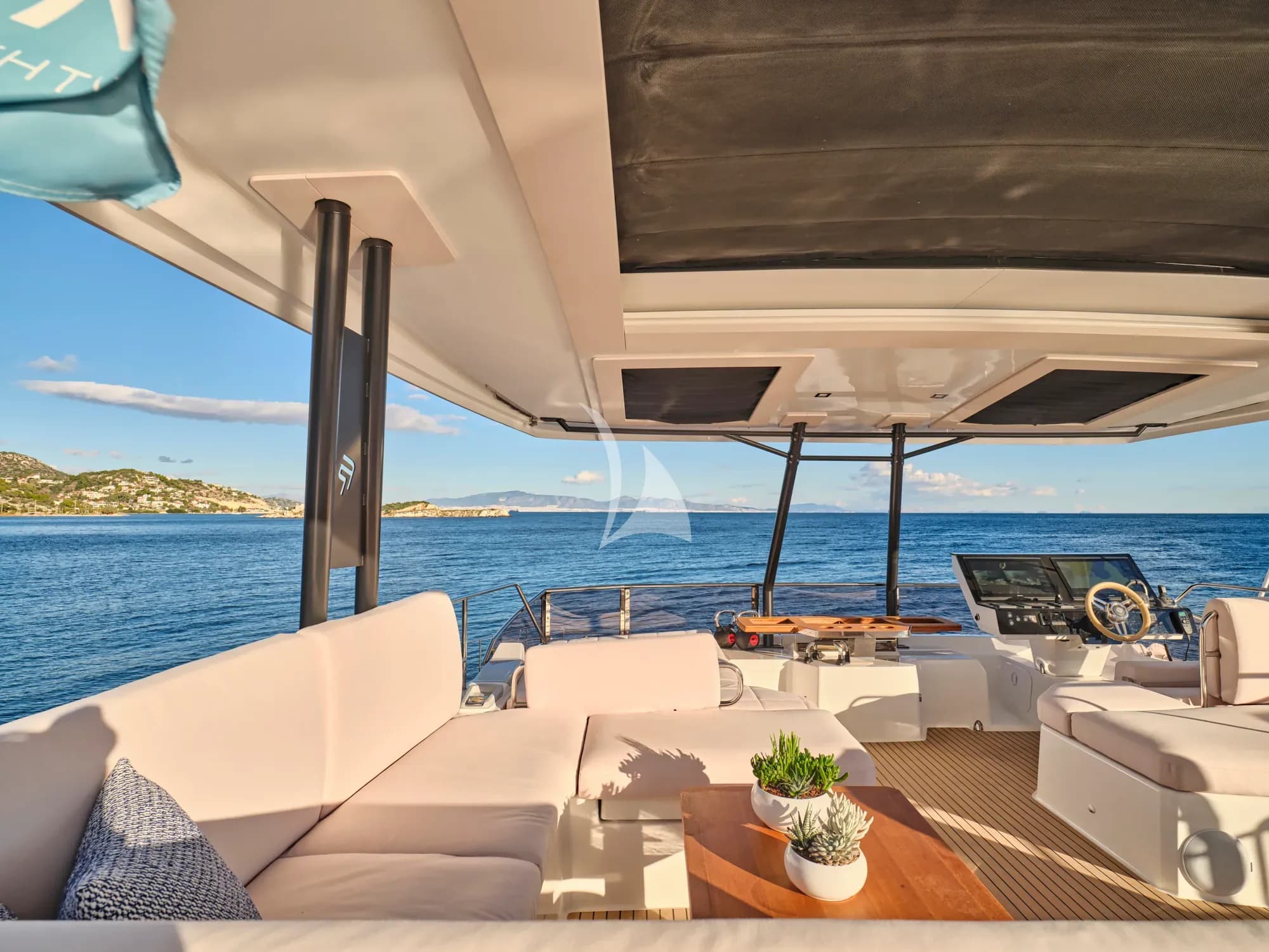 MAJESTY OF GREECE – Exterior