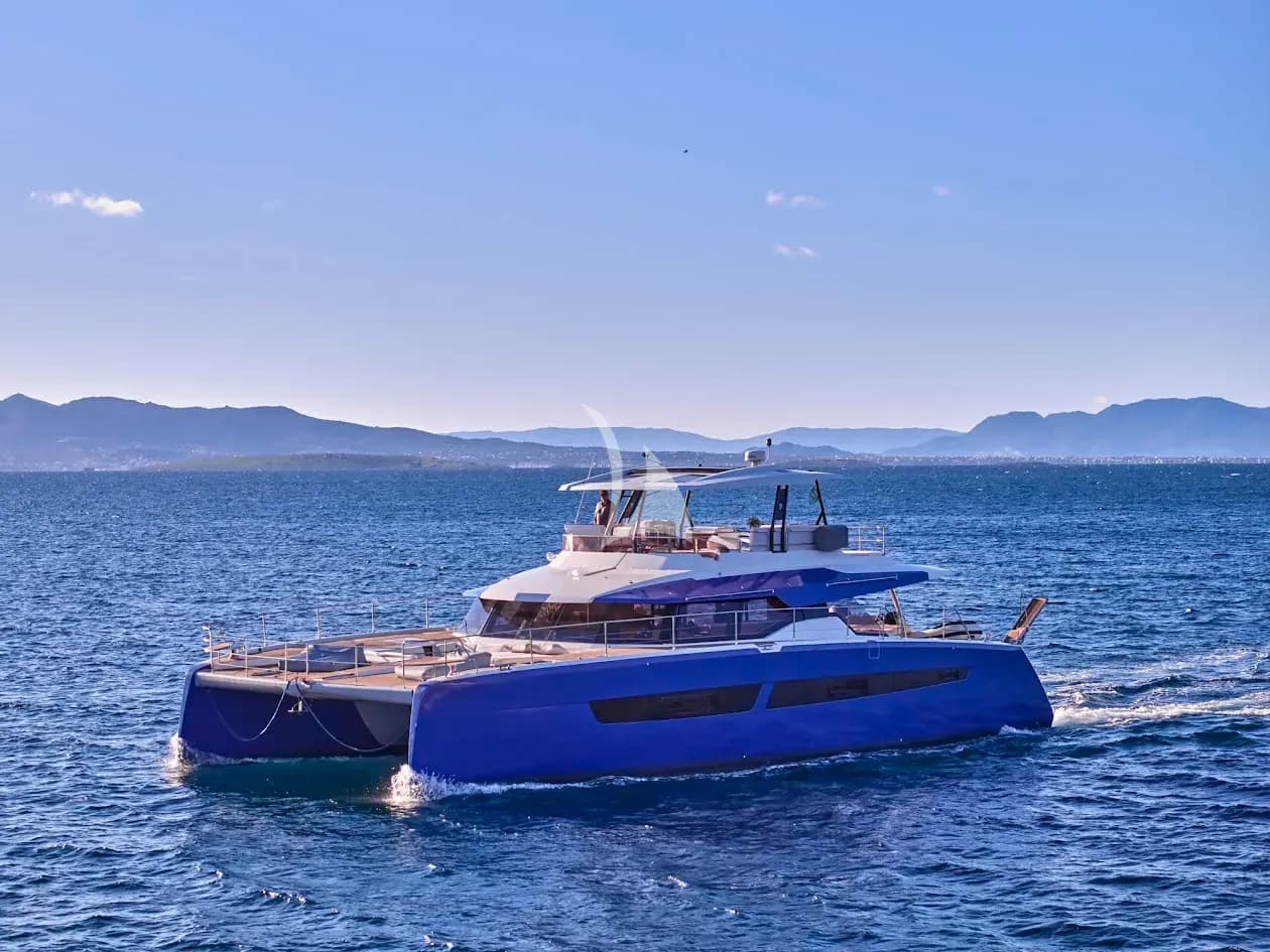MAJESTY OF GREECE – Exterior