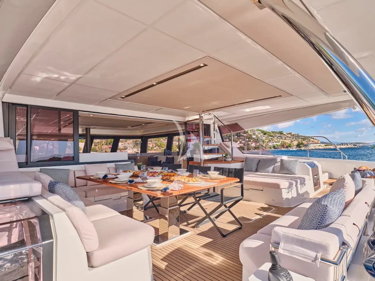 MAJESTY OF GREECE – Exterior