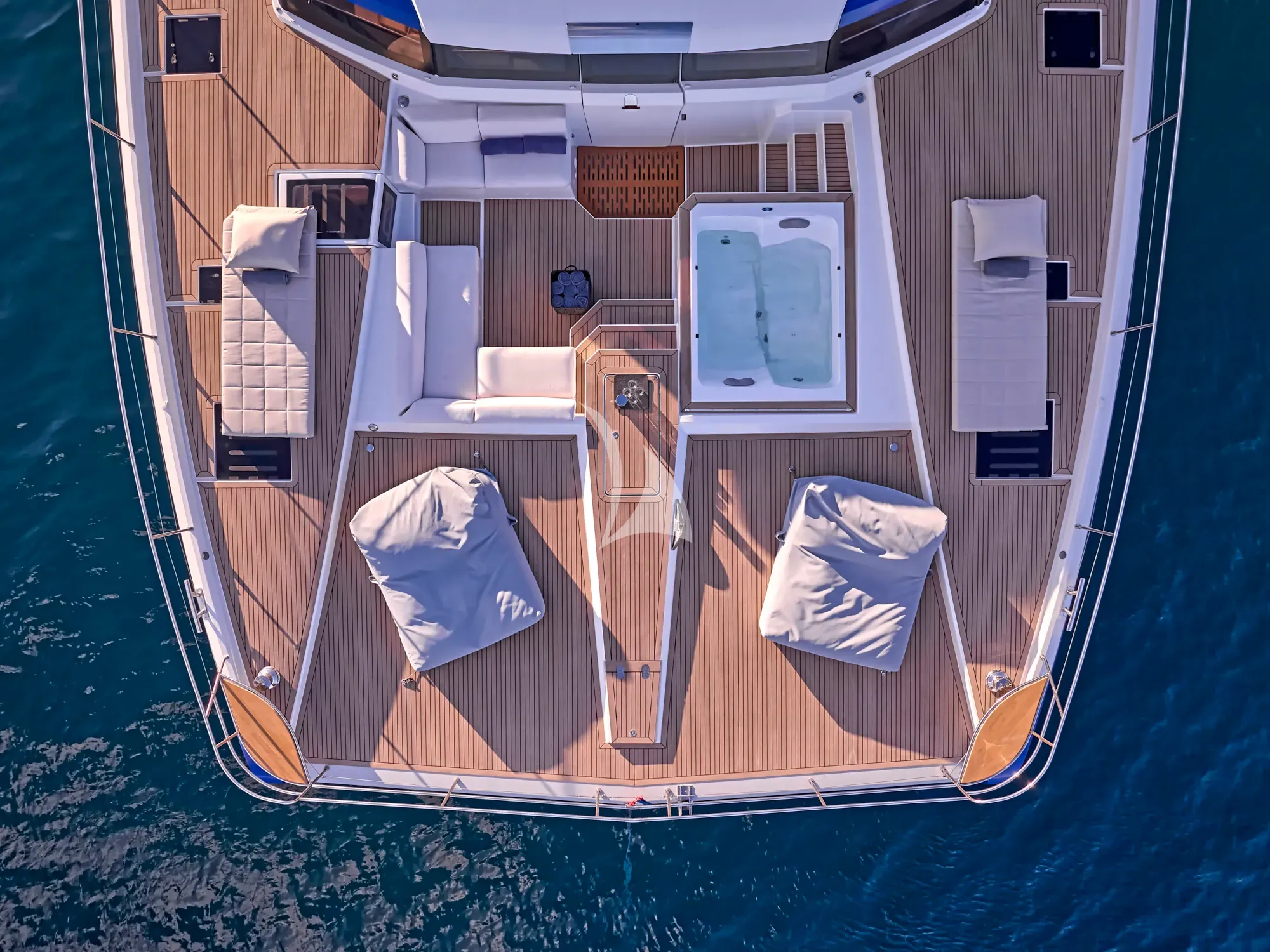 MAJESTY OF GREECE – Exterior