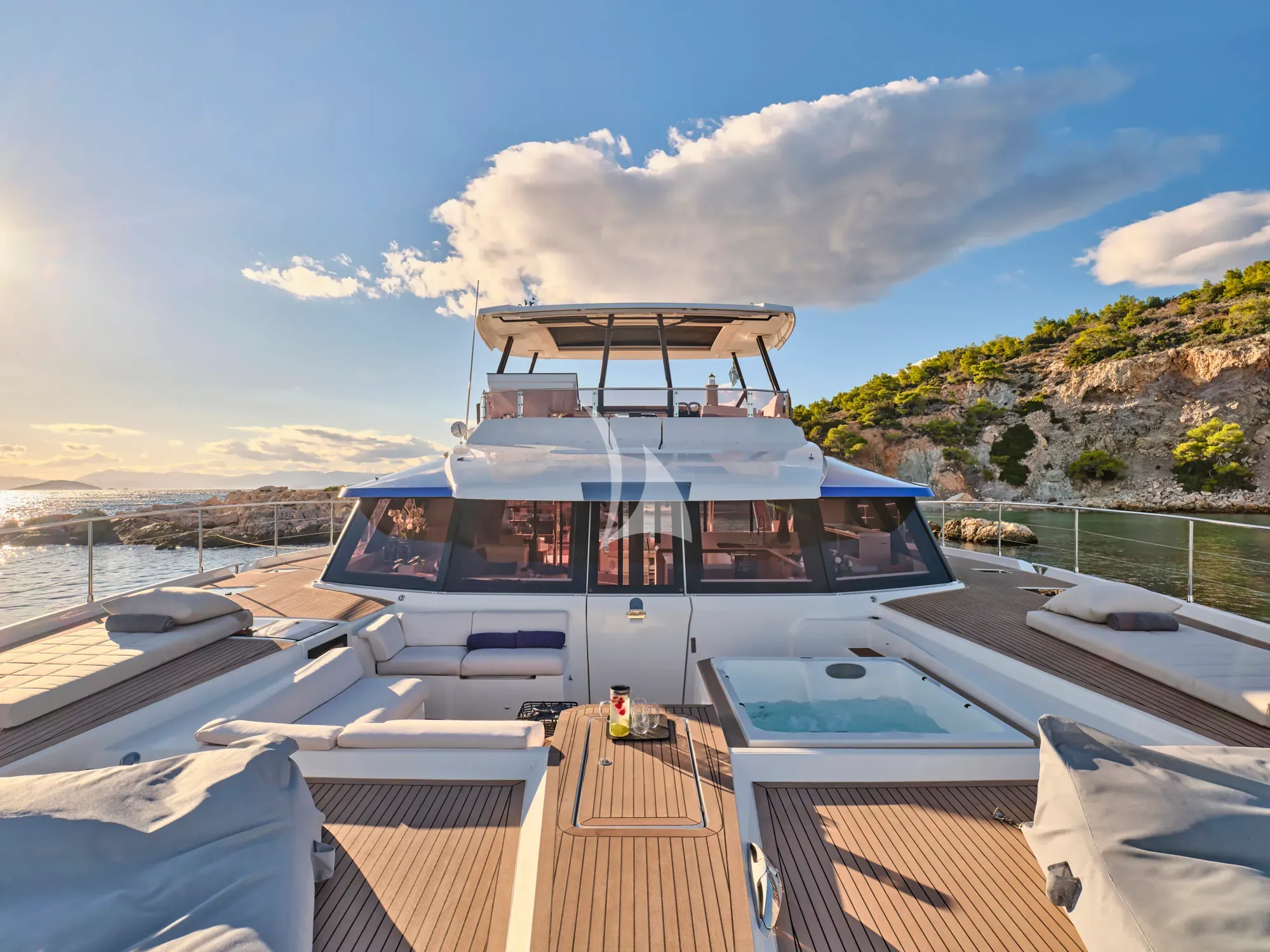 MAJESTY OF GREECE – Exterior