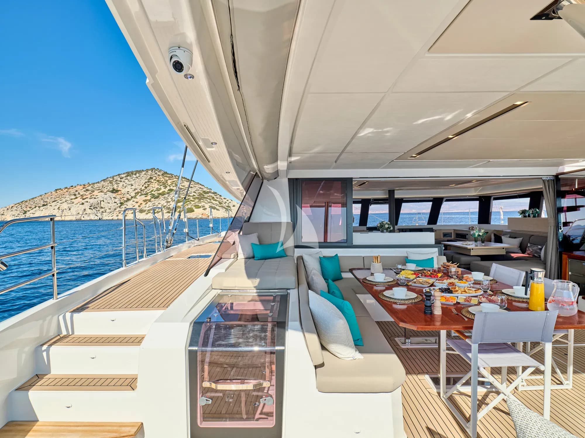 SUNMOON – Exterior