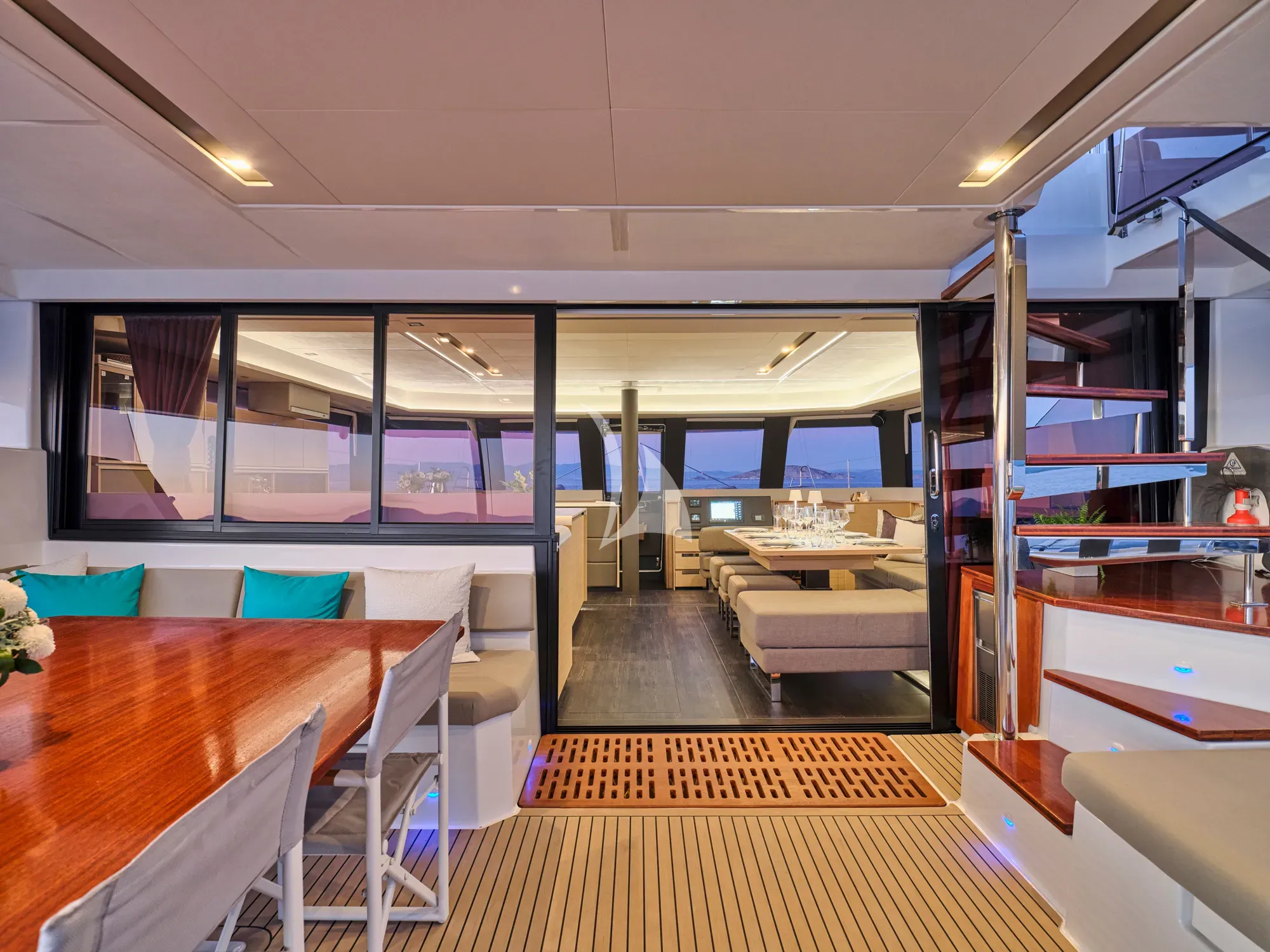 SUNMOON – Exterior