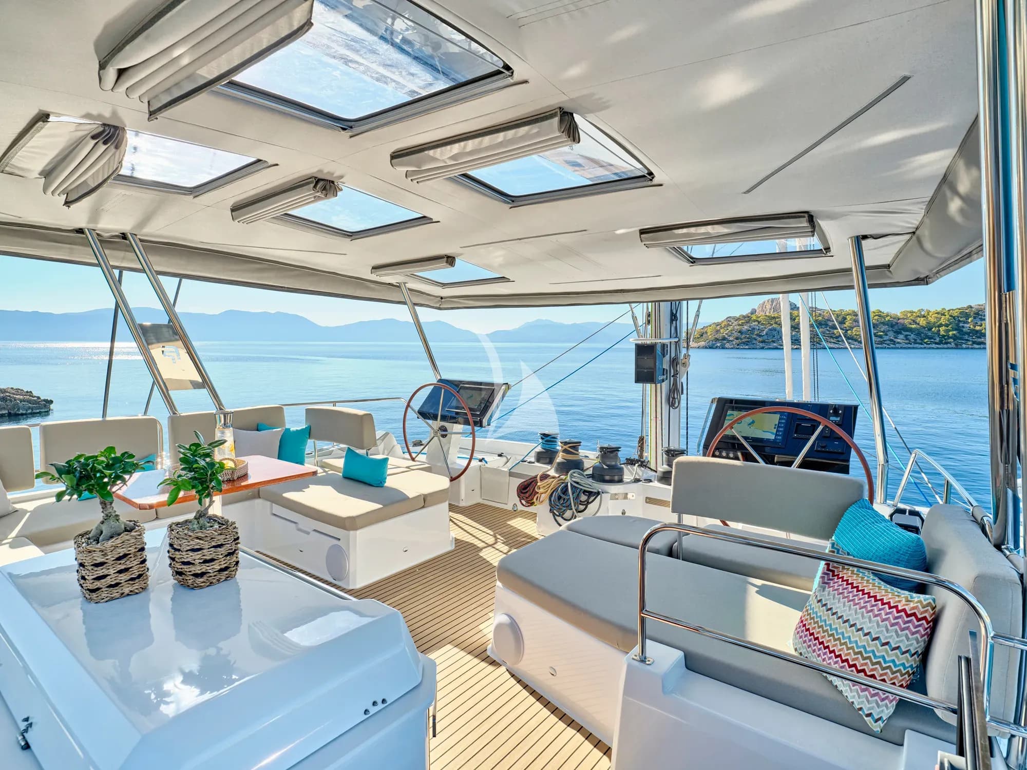 SUNMOON – Exterior