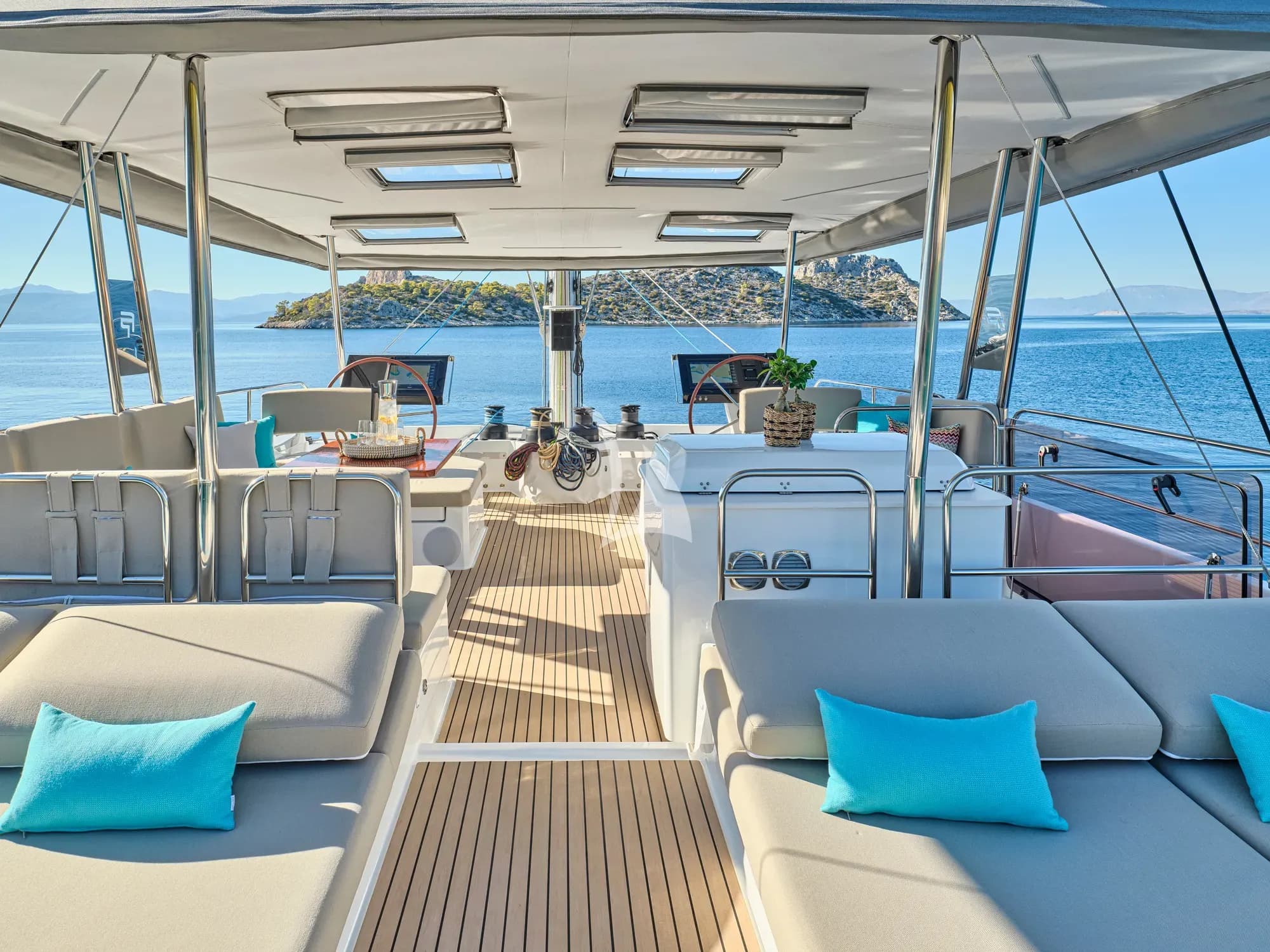 SUNMOON – Exterior