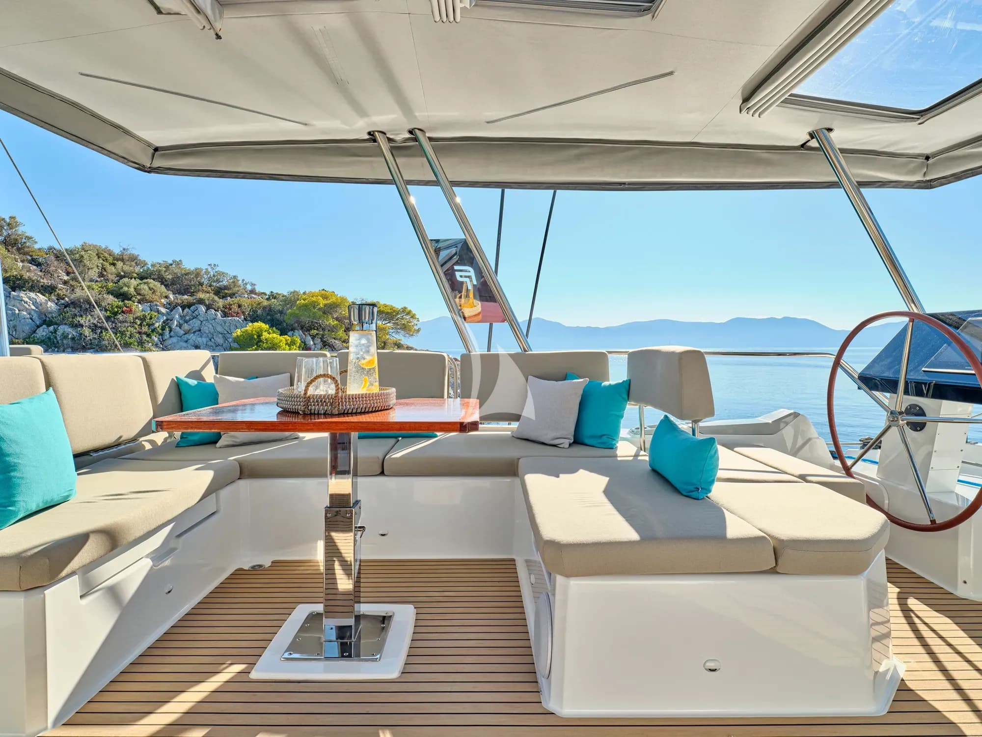 SUNMOON – Exterior
