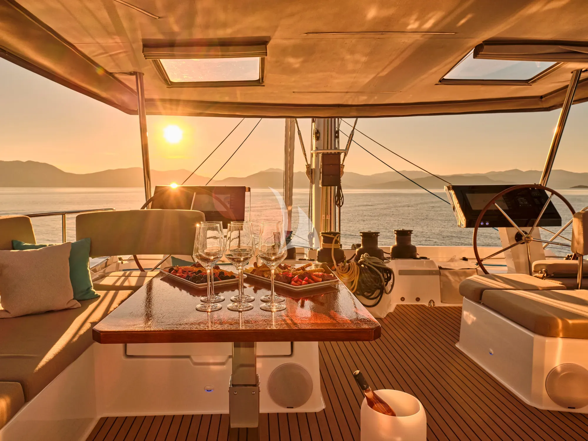 SUNMOON – Exterior