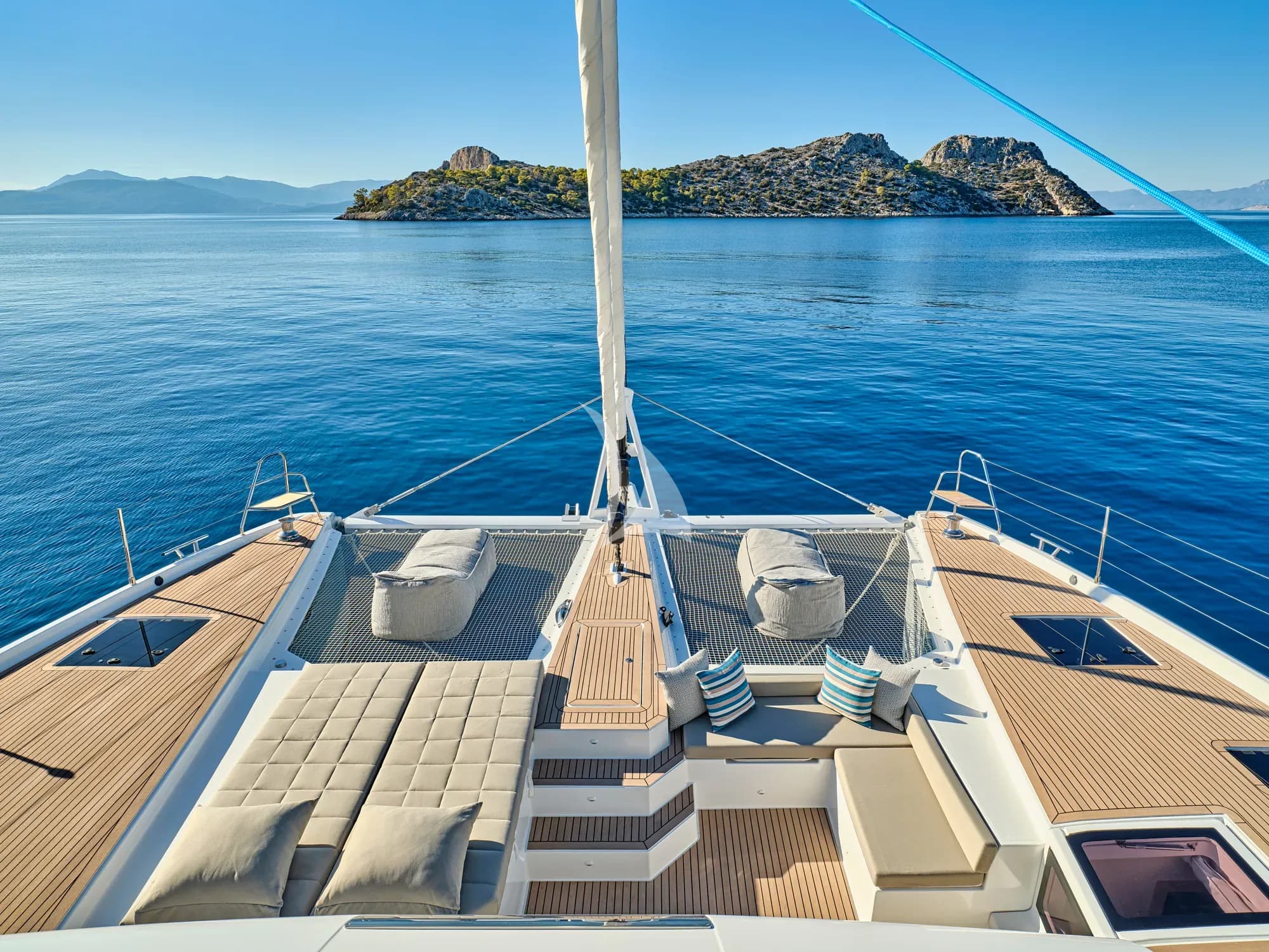 SUNMOON – Exterior