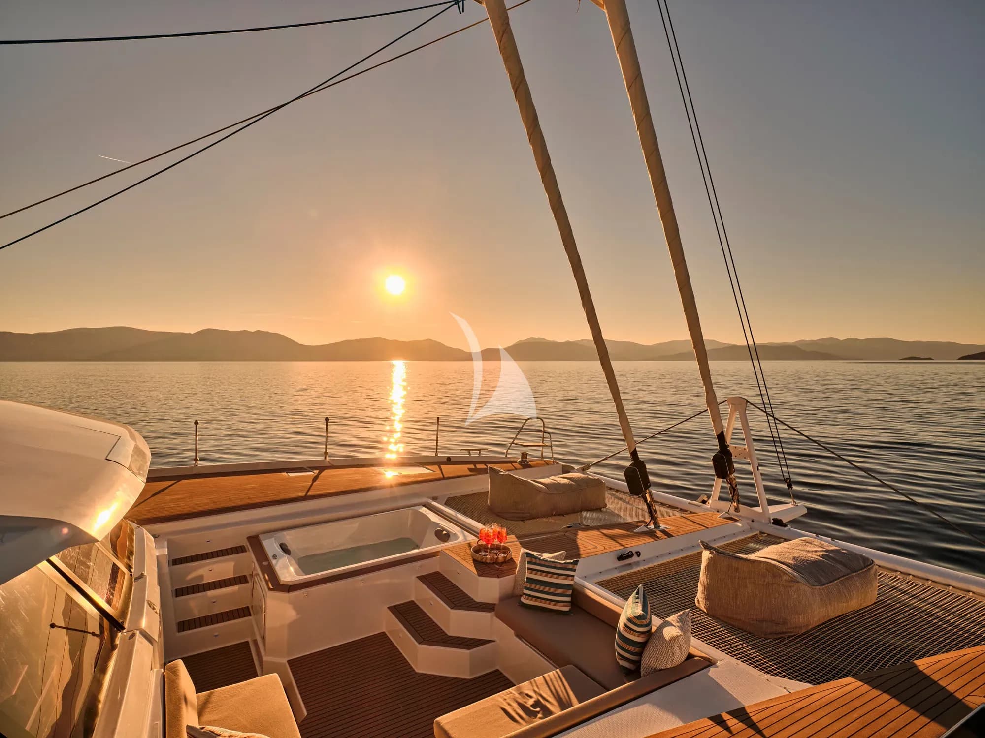 SUNMOON – Exterior