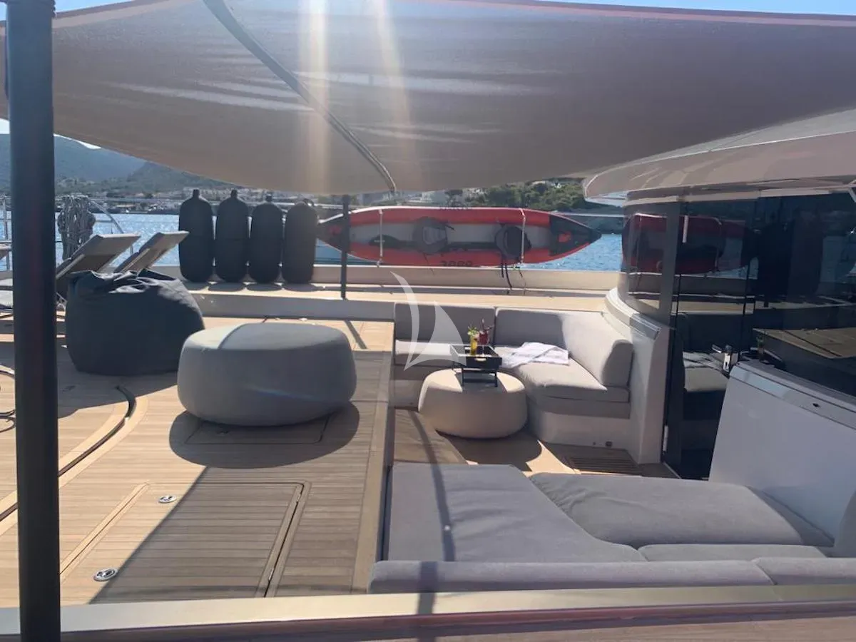 JUST MARIE 2 – Exterior