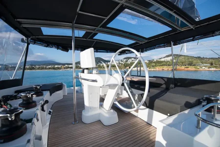 NOMAD – Exterior