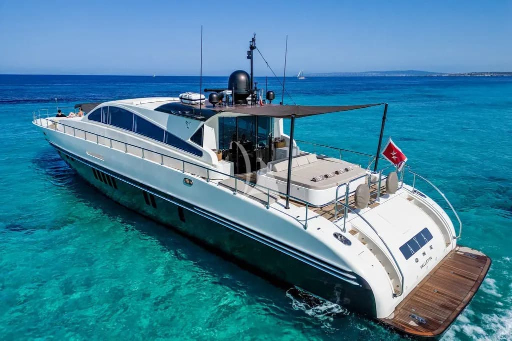 aYa one – Exterior