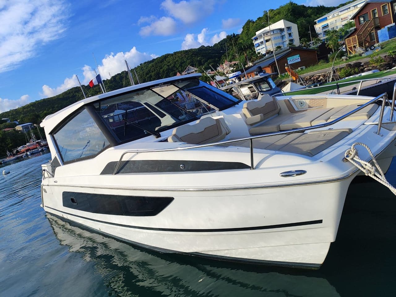 CARANTHIR – Aquila Yachts