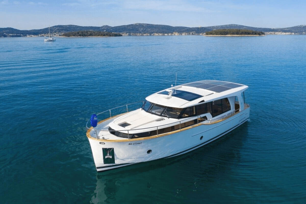 Lady Elma – Greenline Yachts
