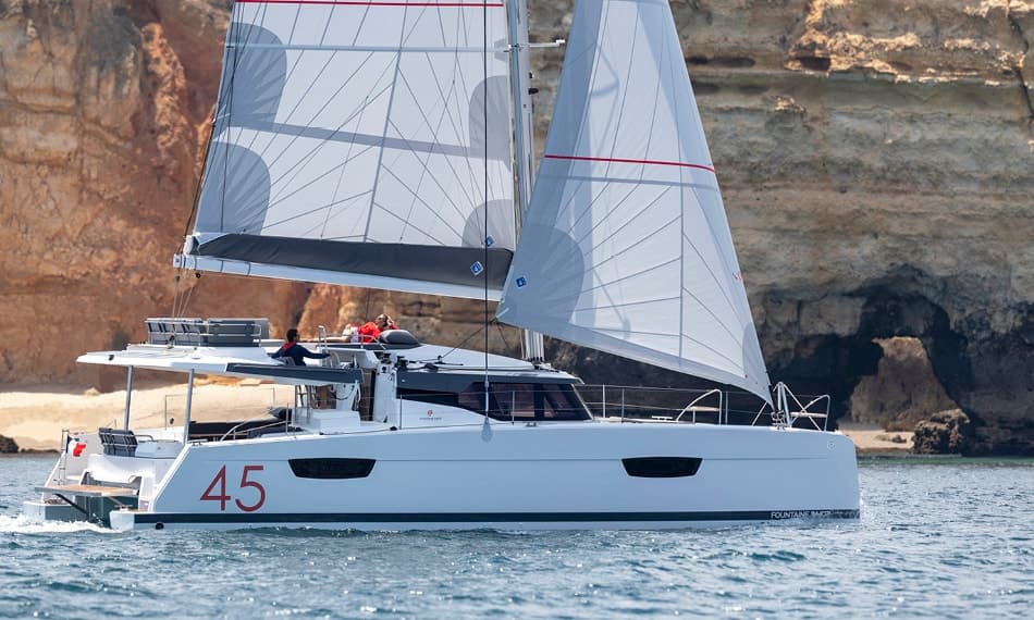 Winged Arrow II – Fountaine Pajot