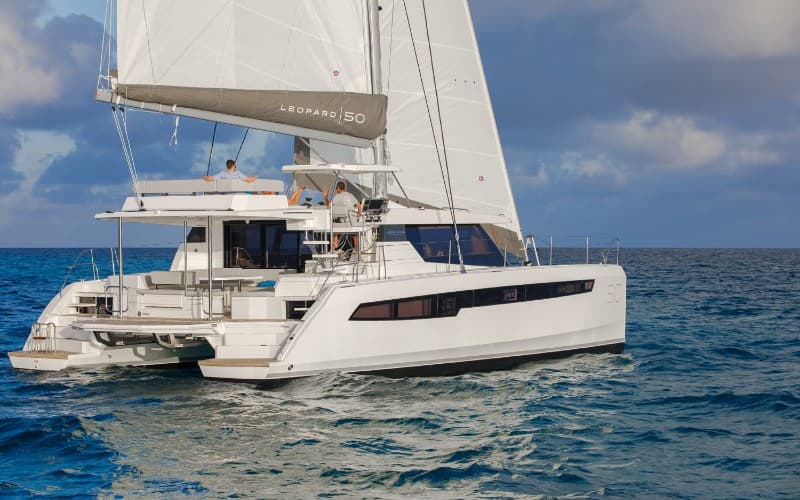 Never Give Up – Leopard Catamarans / Robertson & Caine