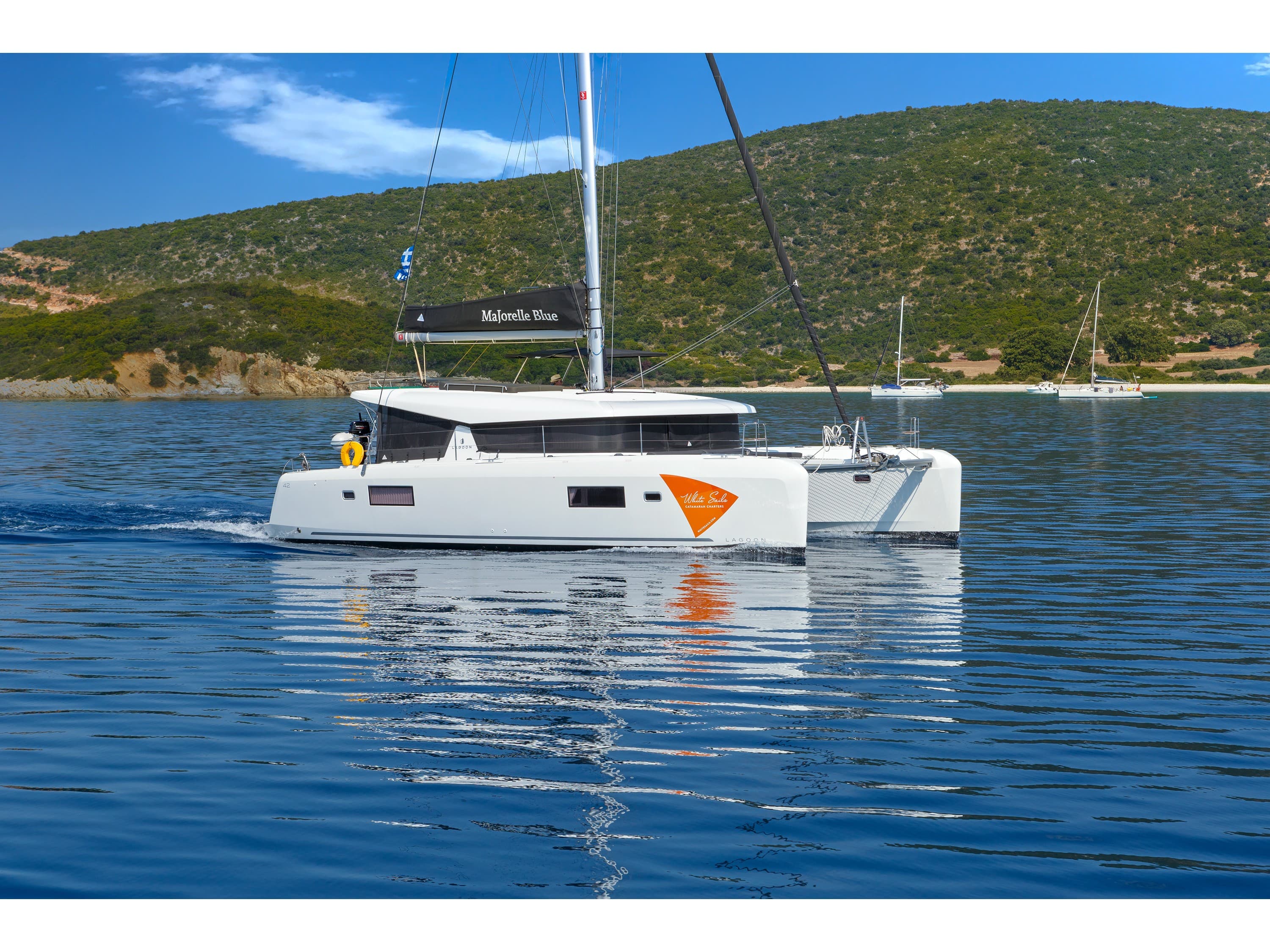 Majorelle Blue | A/C generator watermaker – Lagoon