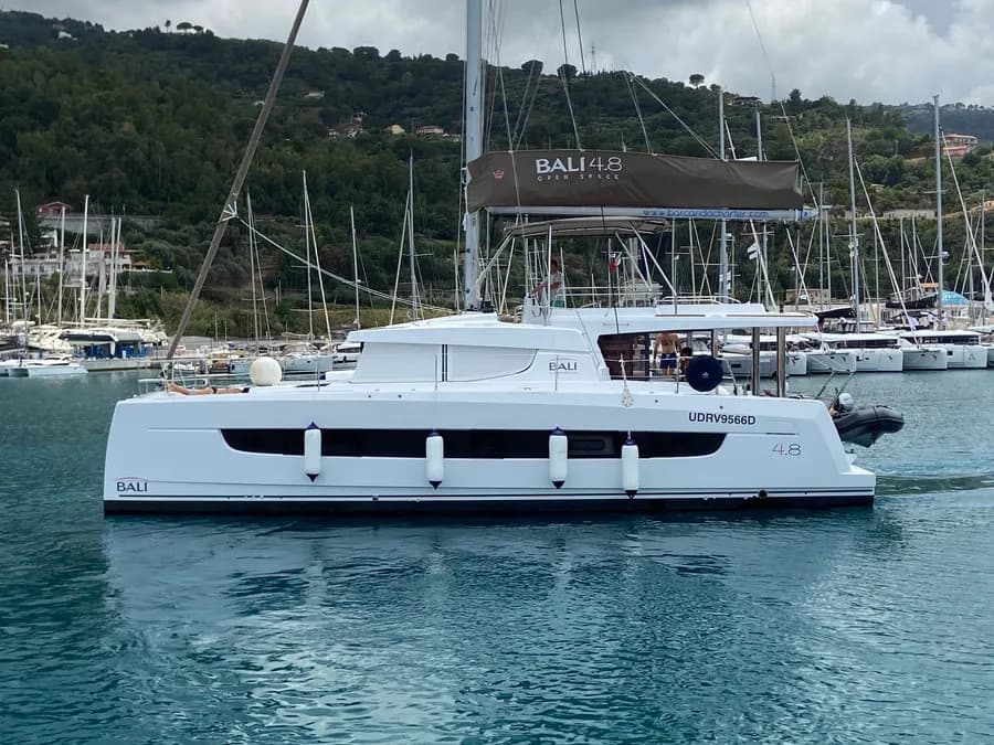 Anna – Bali Catamarans
