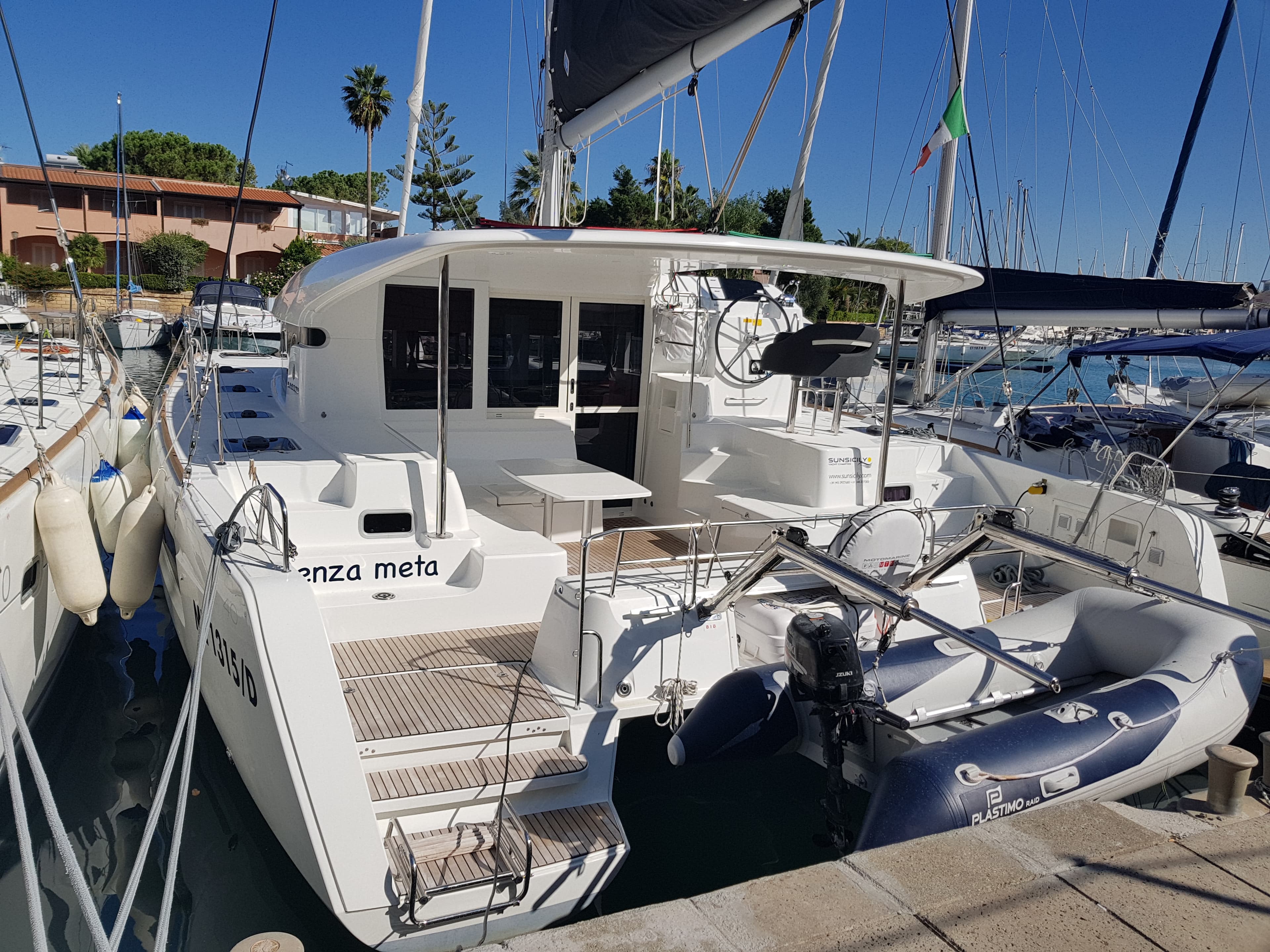 Senza Meta (A/C and Generator) – Lagoon