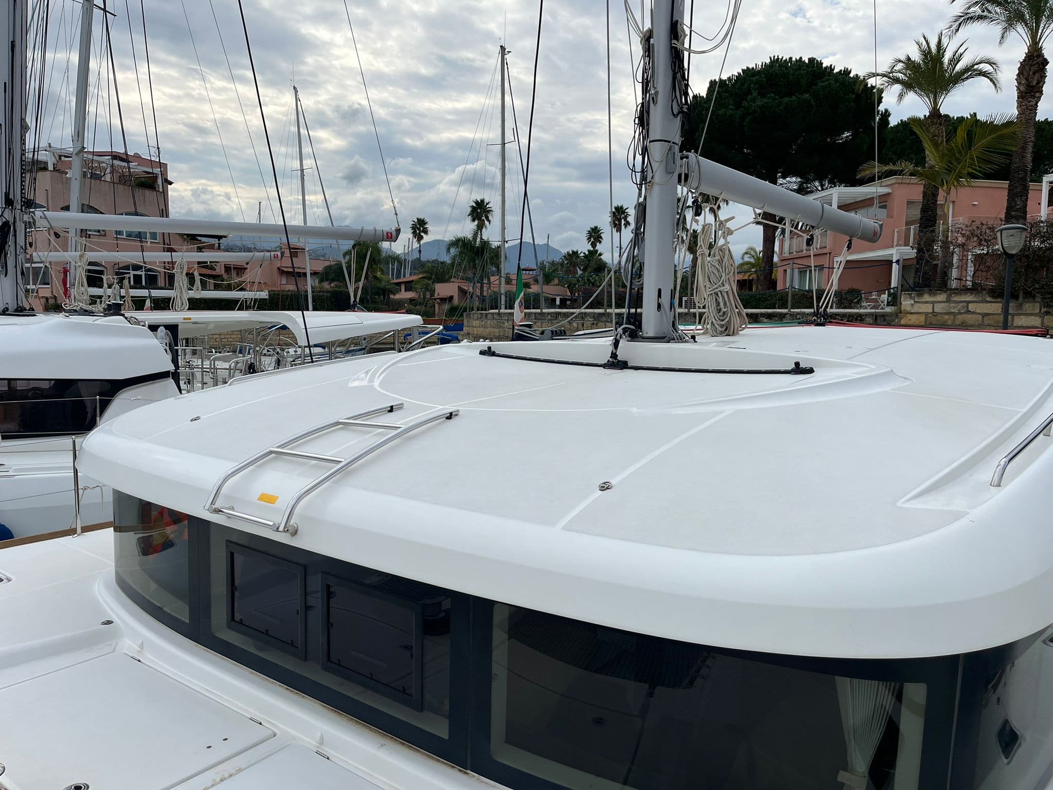 Senza Meta (A/C and Generator)
