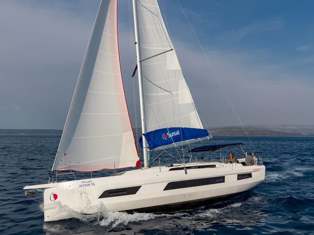 Sunsail 44.3 Premium Plus – Dufour Yachts